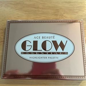Ace Beaute Glow Essential Highlighter Palette. Brand New